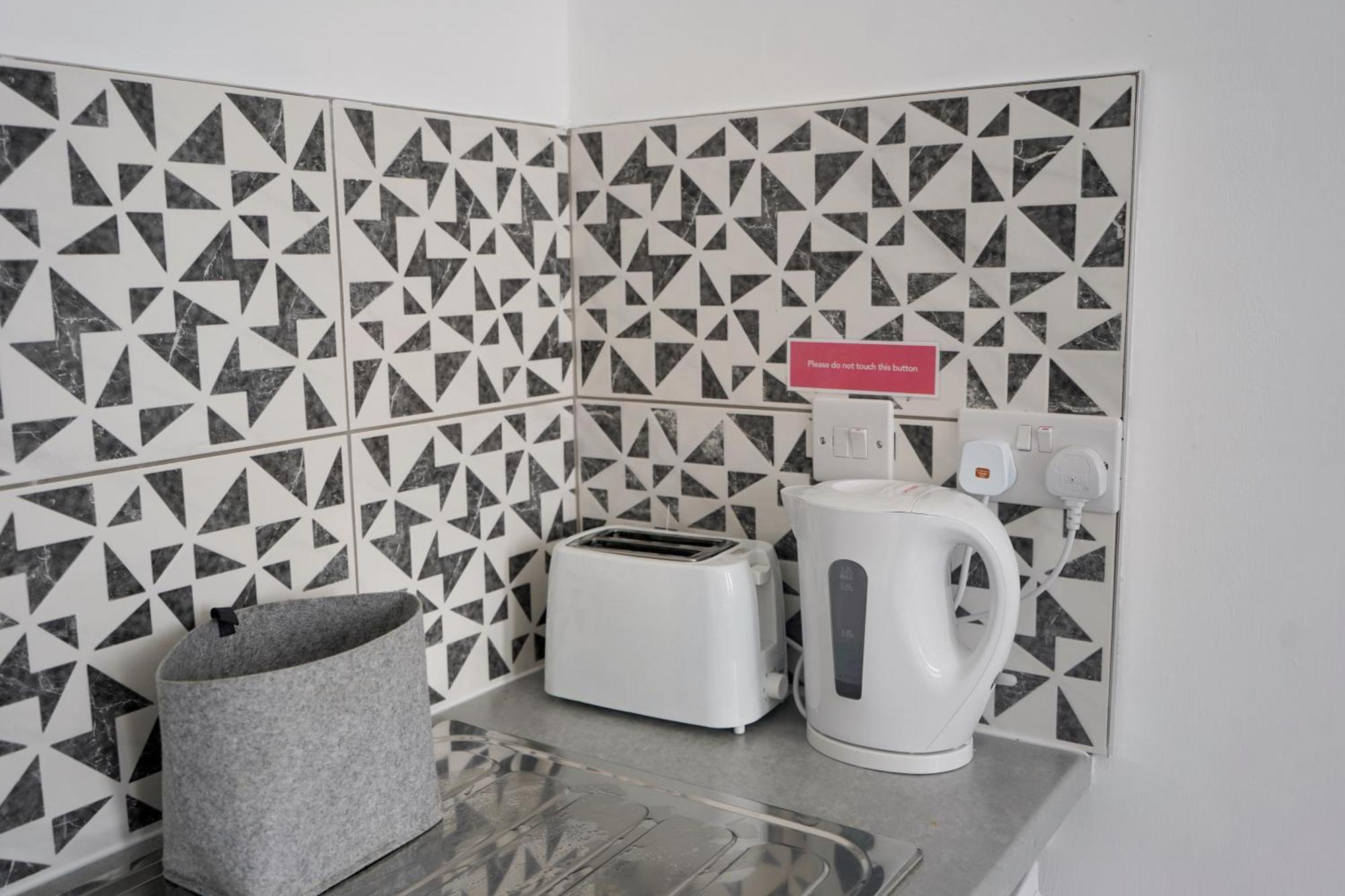 Bright And Spacious Studio In Central Бирмингам Екстериор снимка
