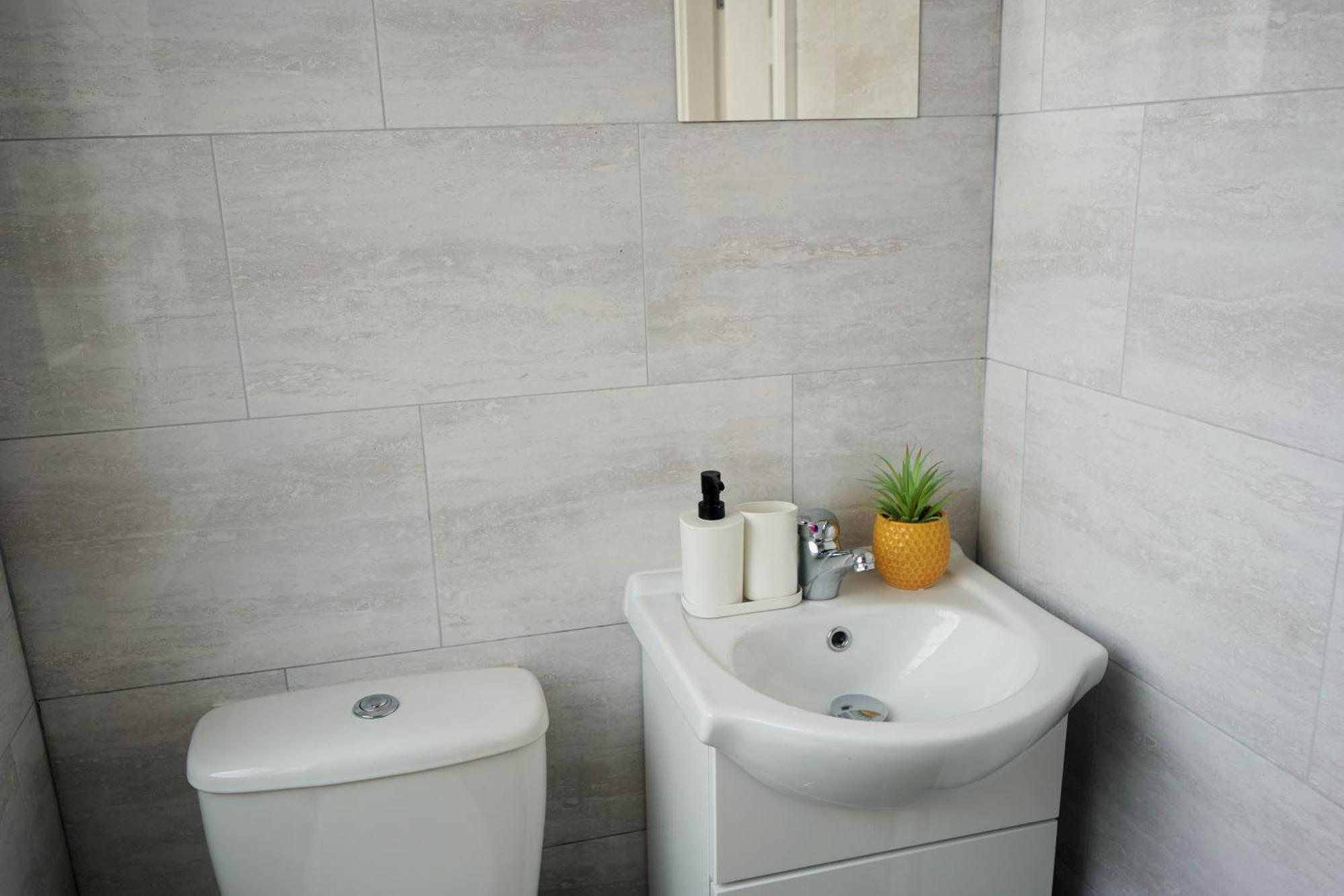 Bright And Spacious Studio In Central Бирмингам Екстериор снимка