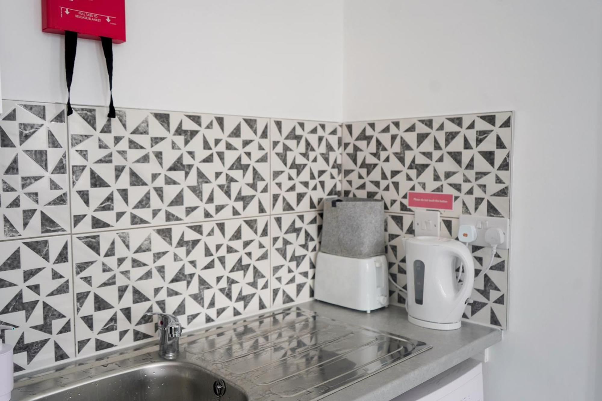 Bright And Spacious Studio In Central Бирмингам Екстериор снимка